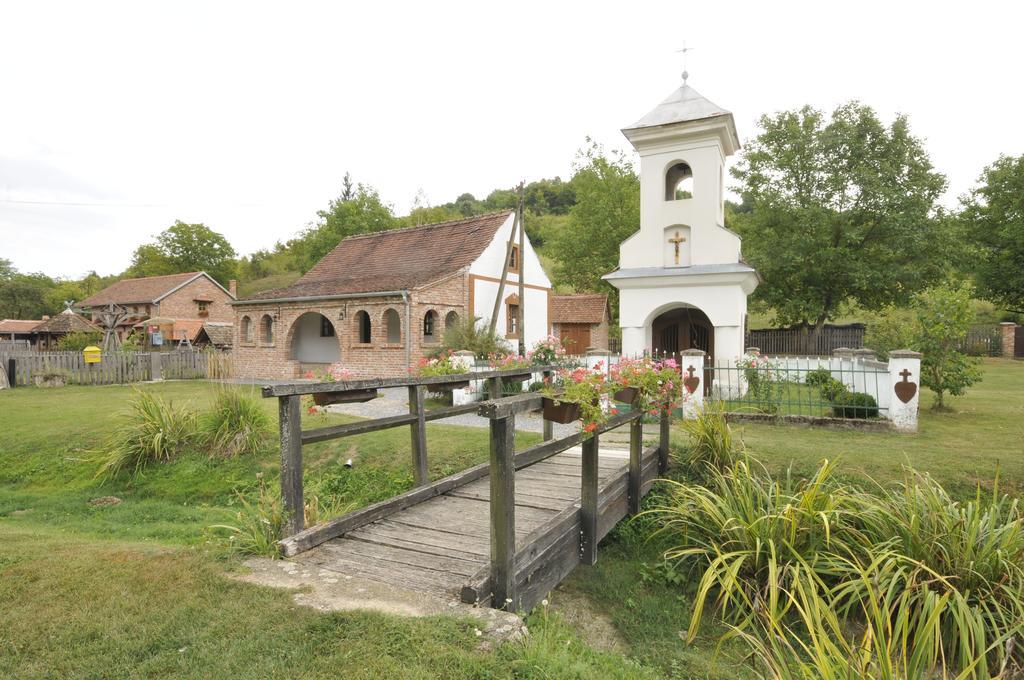 Penzion Country House Tunjina Kuca Stara Kapela Pavlovci Exteriér fotografie