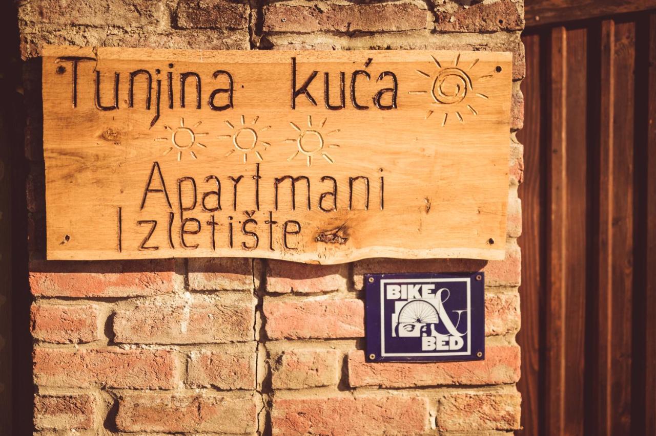 Penzion Country House Tunjina Kuca Stara Kapela Pavlovci Exteriér fotografie